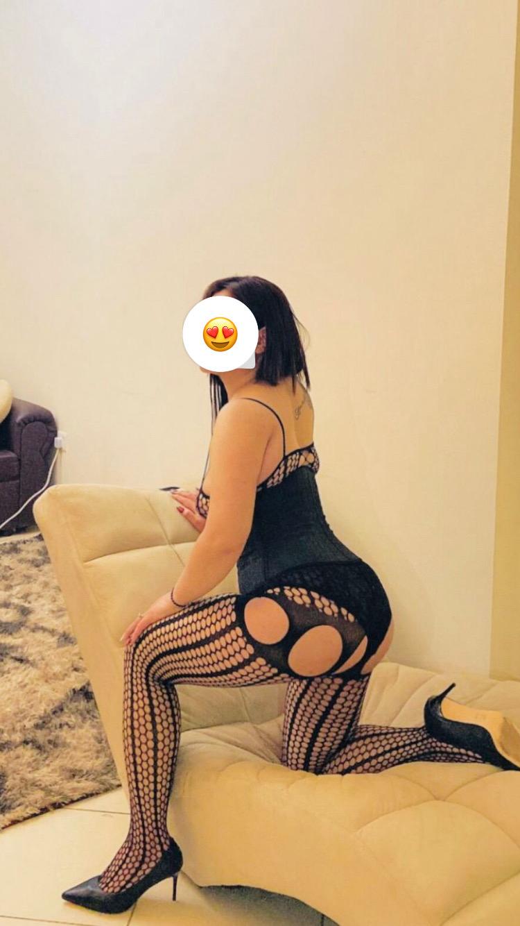 Etiler Evli Escort Nermin: Tutkulu Gecelerin Tadı